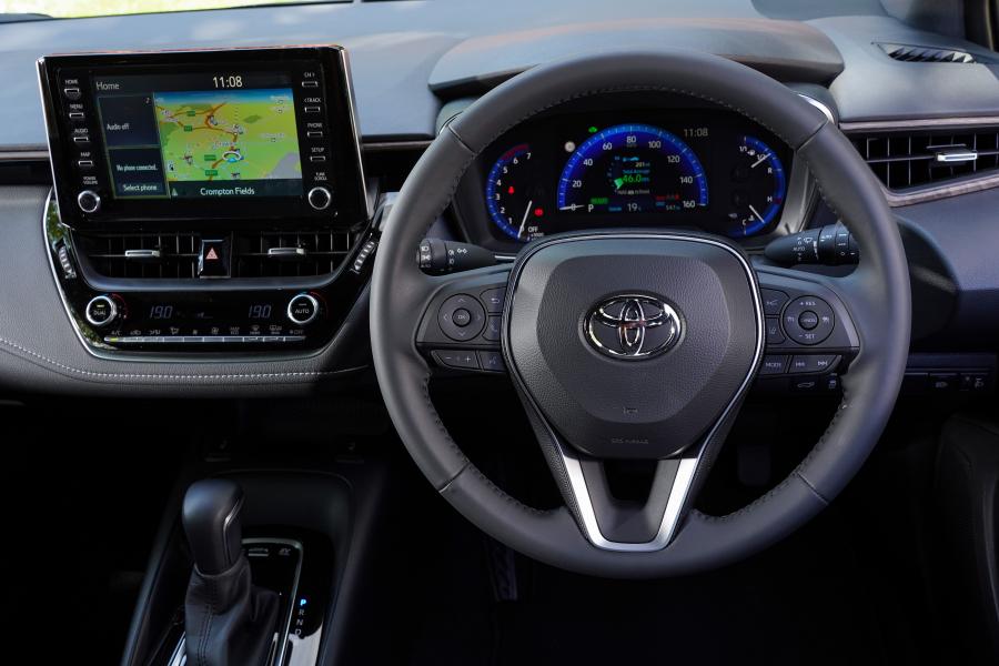 Торпедо Toyota Corolla Trek Hybrid 2020 года  (UK) (фото 20 из 40)